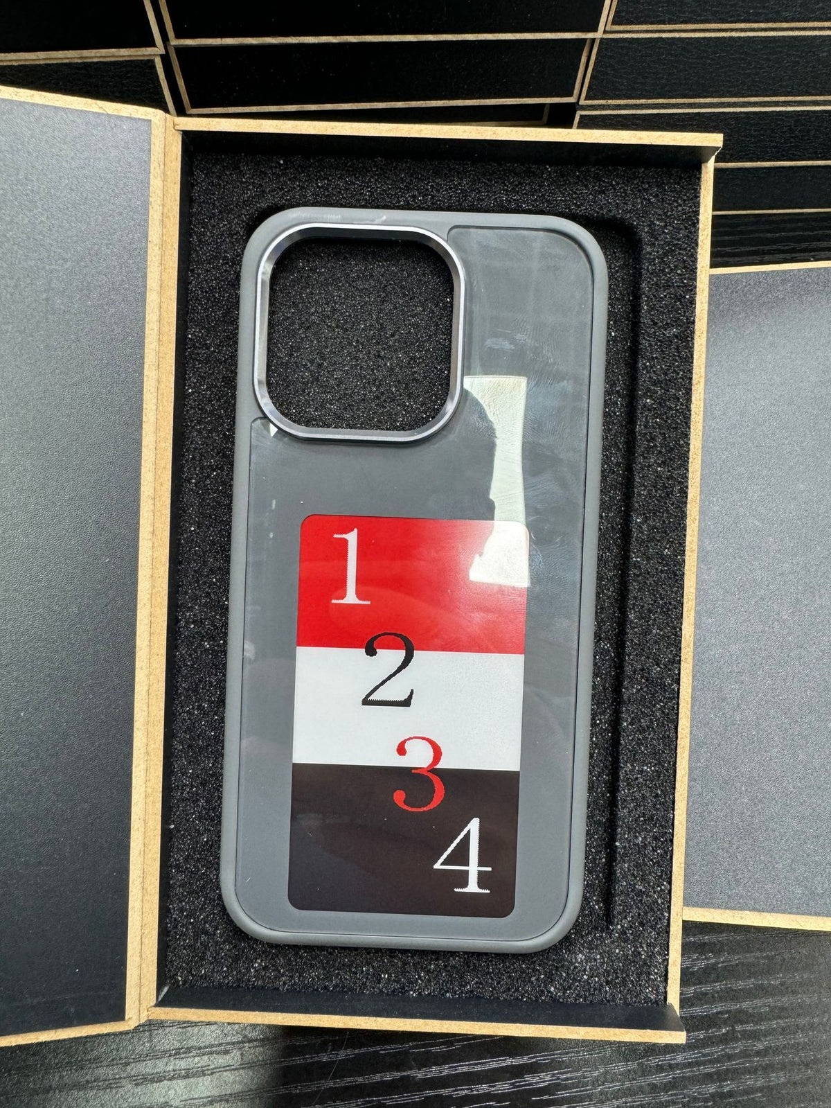 E-Ink Screen Phone Case - Customizable Display Cover, Battery-Free Personalized Design - Marify